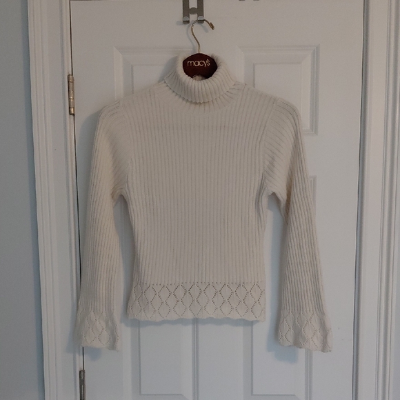 Great American Sweater Co Sweaters - Great American Sweater Co. White Ribbed Turtleneck Sweater with Lace Hem, Size L